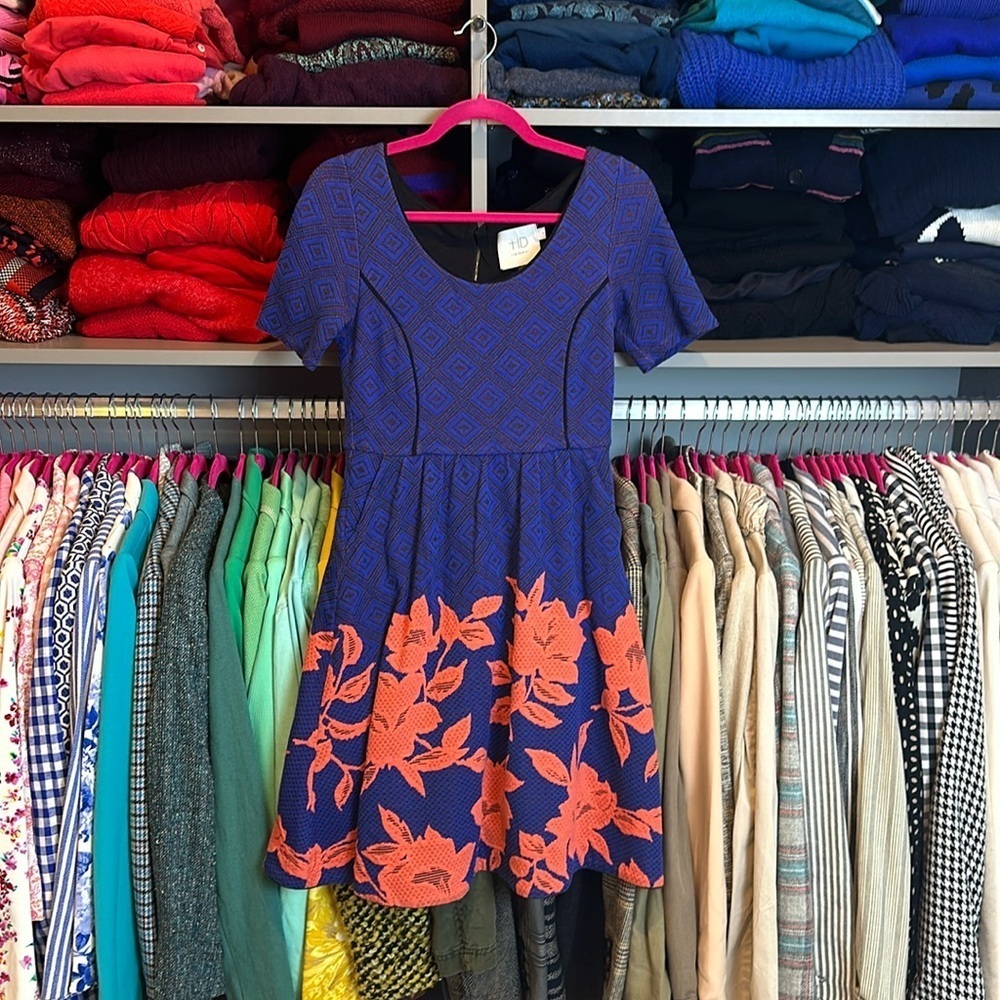 HD in Paris blue with orange flowers short sleeve dress size XS​